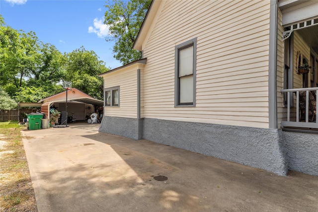 517 W College Ave, Coleman, TX 76834 - view of home's exterior featuring a carport and concrete driveway