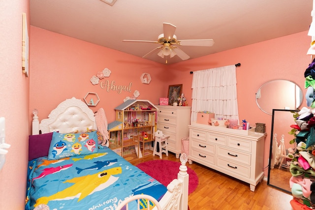 809 Oak Dr, Ennis, TX 75119 - bedroom with light wood finished floors and a ceiling fan