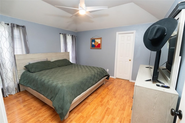 809 Oak Dr, Ennis, TX 75119 - bedroom featuring light wood-style flooring and a ceiling fan