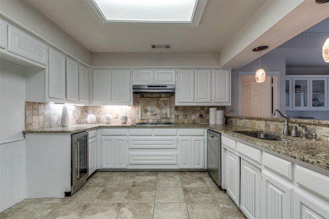 3824 Wyeth Dr, Plano, TX 75023 - kitchen with stainless steel dishwasher, beverage cooler, a sink, under cabinet range hood, and gas cooktop