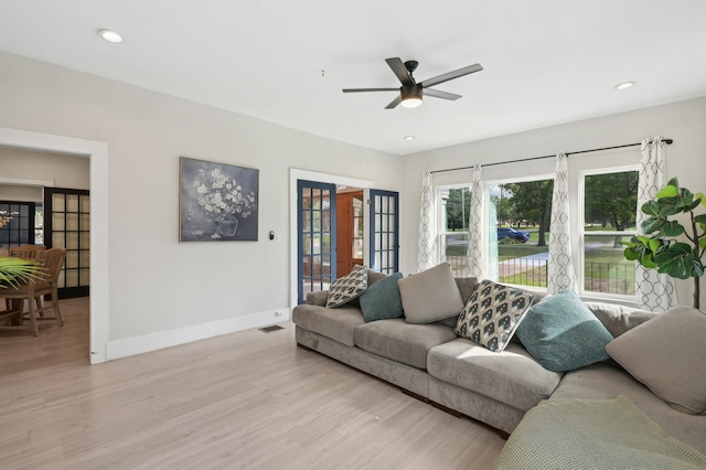 702 Griffith, Terrell, TX 75160 - living area featuring baseboards, light wood-type flooring, a ceiling fan, and recessed lighting