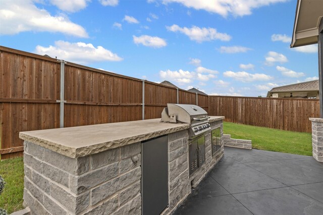 1318 Middleton Dr, Rockwall, TX 75087 - view of patio featuring an outdoor kitchen, a fenced backyard, and grilling area