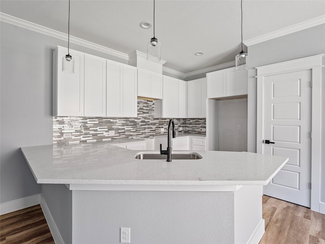 6223 Post Oak Ter, Fort Worth, TX 76112 - kitchen with crown molding, a peninsula, a sink, light stone counters, and tasteful backsplash