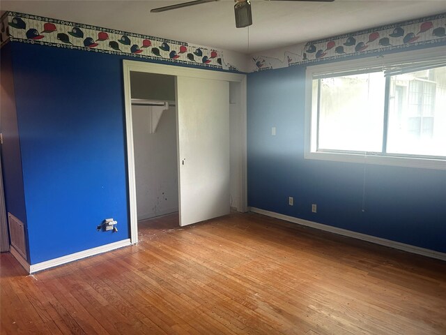 3415 Reily Ln, Shreveport, LA 71105 - unfurnished bedroom with light wood finished floors, baseboards, a closet, and a ceiling fan