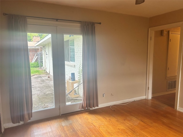 3415 Reily Ln, Shreveport, LA 71105 - entryway with light wood finished floors and baseboards