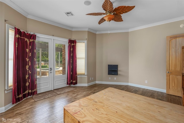 135 Oak Leaf Trl, Benton, LA 71006 - foyer entrance featuring wood finished floors, ceiling fan, crown molding, and baseboards