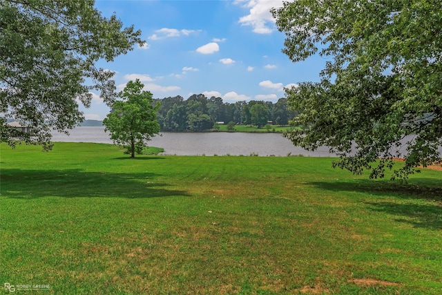 135 Oak Leaf Trl, Benton, LA 71006 - view of green lawn with a water view