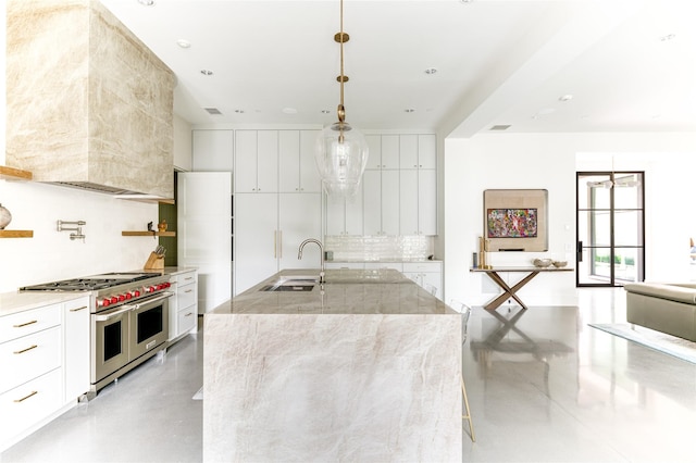 8404 Swananoah Rd, Dallas, TX 75209 - kitchen with double oven range, premium range hood, backsplash, a sink, and modern cabinets