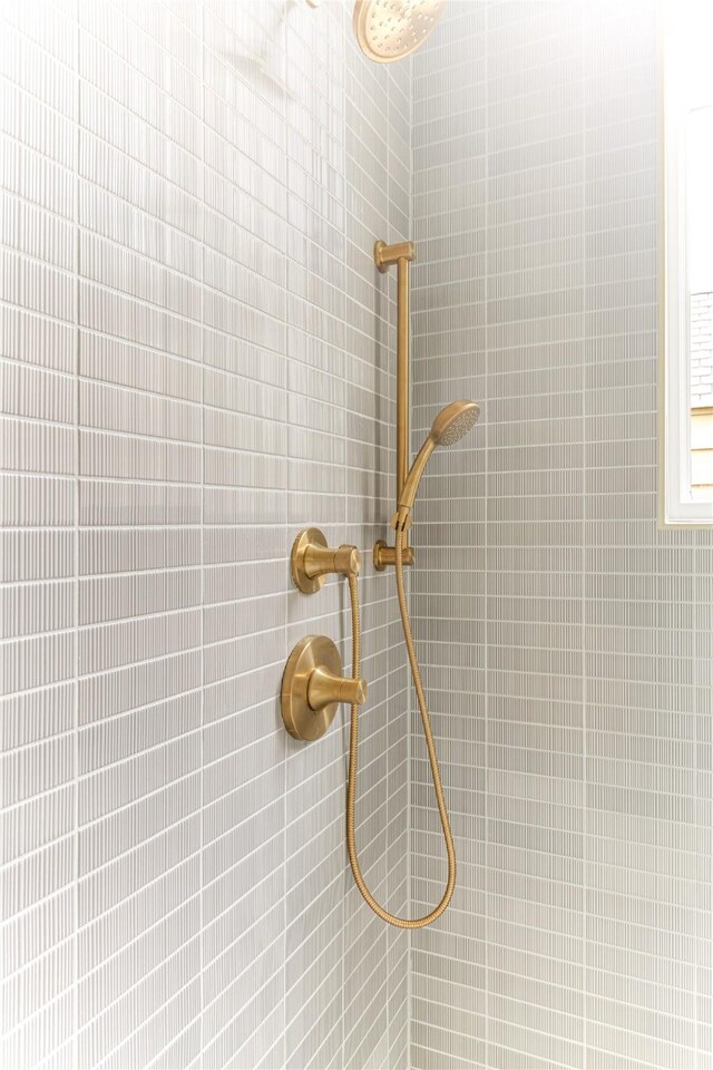 8404 Swananoah Rd, Dallas, TX 75209 - bathroom view of tiled shower