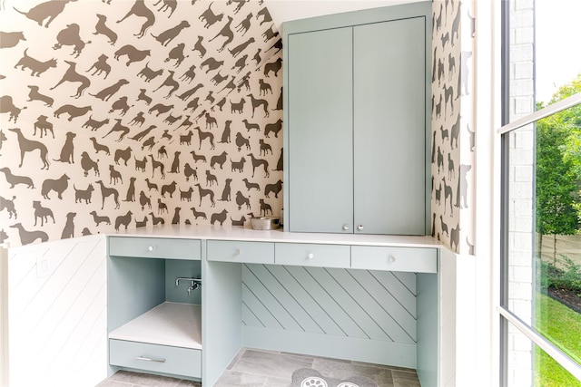8404 Swananoah Rd, Dallas, TX 75209 - detailed view of wallpapered walls