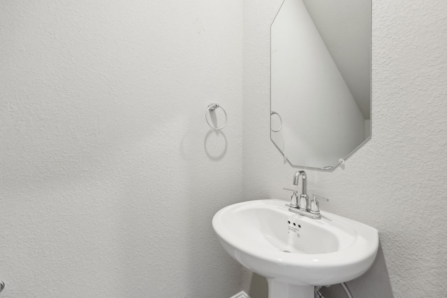510 Willet Dr, Mckinney, TX 75069 - bathroom with a sink and a textured wall
