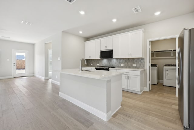 510 Willet Dr, Mckinney, TX 75069 - kitchen featuring a sink, washing machine and clothes dryer, freestanding refrigerator, backsplash, and light countertops