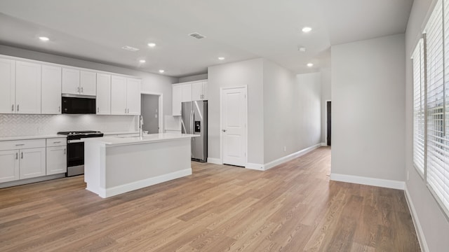 516 Willet Dr, Mckinney, TX 75069 - kitchen featuring stainless steel appliances, tasteful backsplash, light countertops, recessed lighting, and light wood finished floors