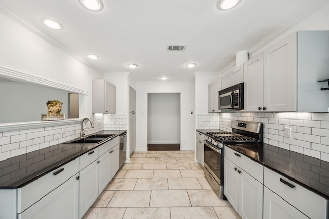 2207 Oakwood Ln, Arlington, TX 76012 - kitchen with stainless steel appliances, a sink, dark countertops, tasteful backsplash, and baseboards