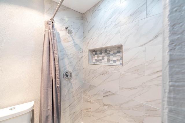 13561 Waterfall Way, Dallas, TX 75240 - bathroom featuring tiled shower and toilet