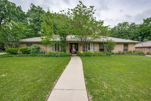 425 Headlee St, Denton, TX 76201 - ranch-style house with a front lawn and brick siding
