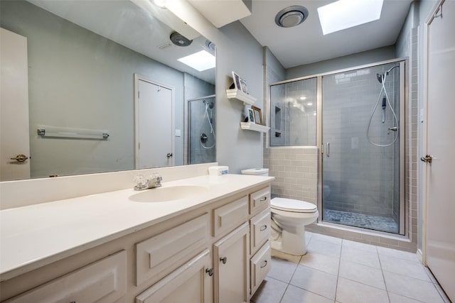 425 Headlee St, Denton, TX 76201 - full bath featuring a skylight, tile patterned flooring, a shower stall, vanity, and toilet