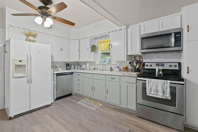 211 S Wickham St, Alvord, TX 76225 - kitchen with stainless steel appliances, a sink, light countertops, light wood-style floors, and ceiling fan