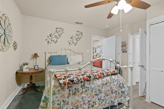 211 S Wickham St, Alvord, TX 76225 - bedroom featuring baseboards, a ceiling fan, and a closet