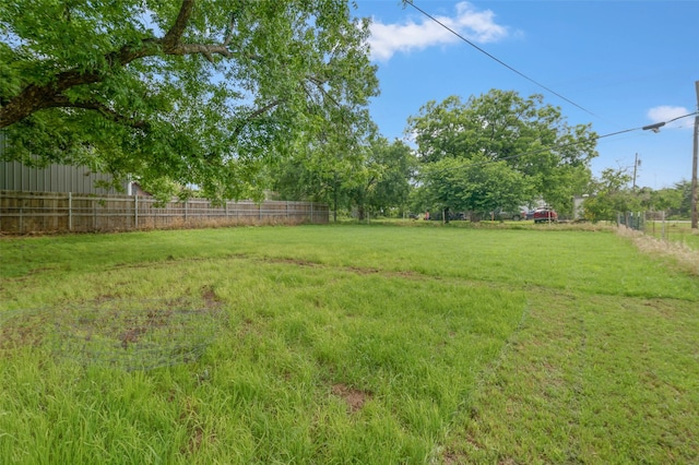 211 S Wickham St, Alvord, TX 76225 - view of yard