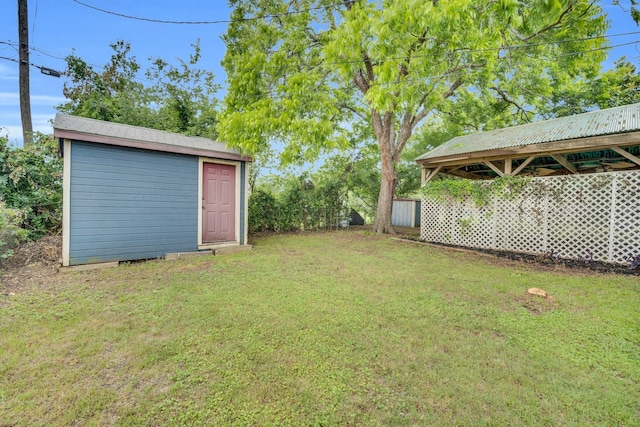 510 Allen Ave, Duncanville, TX 75137 - view of grassy yard featuring an outbuilding and a shed