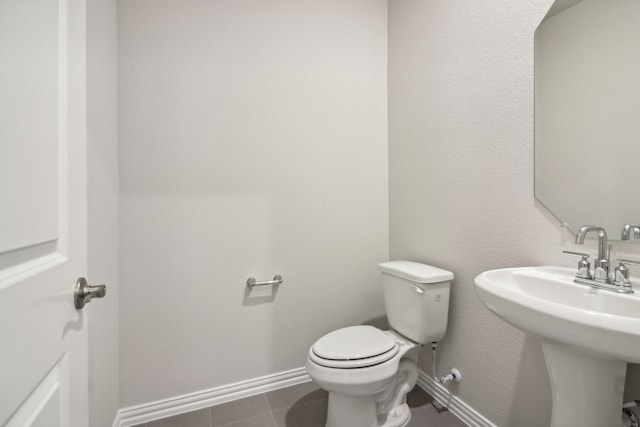 418 Stagg St, Mckinney, TX 75069 - bathroom featuring toilet, baseboards, and a sink