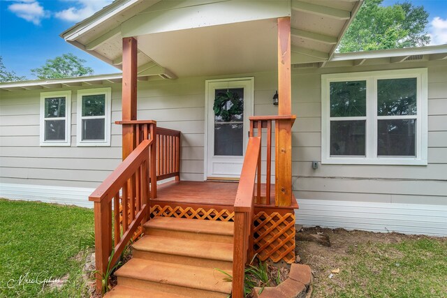 6470 Faust Dr, Shreveport, LA 71129 - entrance to property with a porch