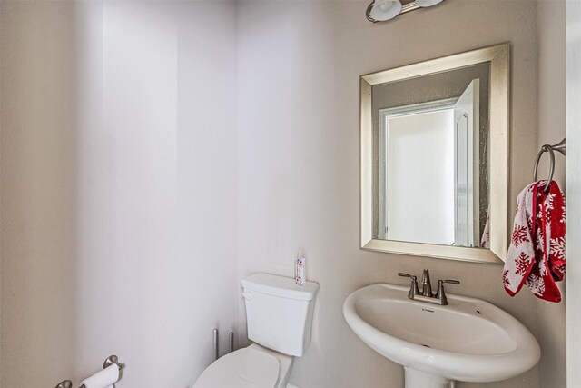 3001 Spring Ct, Midlothian, TX 76065 - half bathroom featuring a sink and toilet