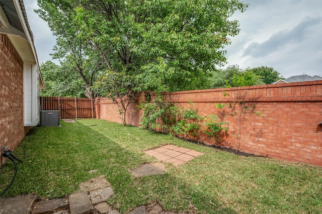 11016 Huntington Rd, Frisco, TX 75035 - view of yard featuring central AC unit