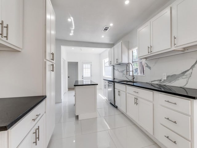 809 Cristler Ave, Dallas, TX 75223 - kitchen featuring a sink, dishwasher, a center island, recessed lighting, and dark countertops