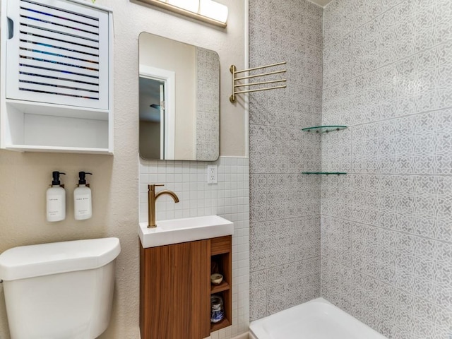 5408 Waltham Ave, Fort Worth, TX 76133 - full bath featuring vanity, a shower, and tile walls