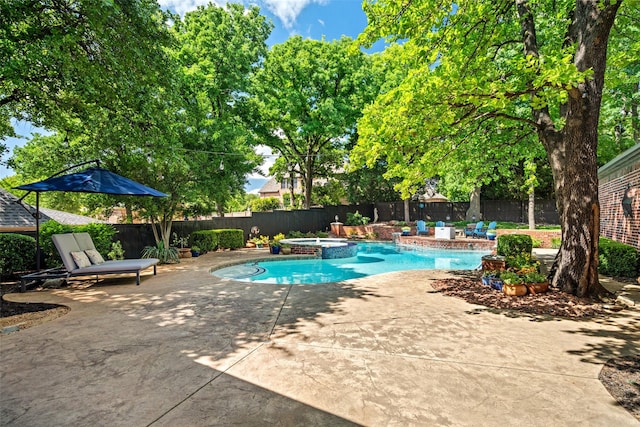 903 Crescent Dr, Highland Village, TX 75077 - view of swimming pool featuring a fenced backyard, a patio, and a pool with connected hot tub