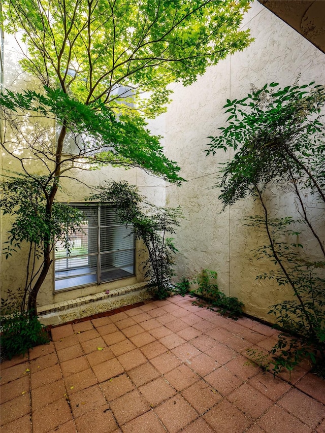 12605 Burninglog Ln, Dallas, TX 75243 - view of patio / terrace