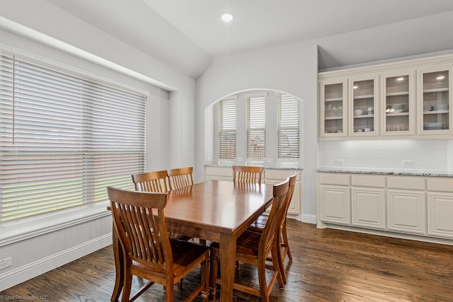 2139 Devonblue Dr, Forney, TX 75126 - dining room featuring dark wood-style floors, baseboards, vaulted ceiling, and recessed lighting