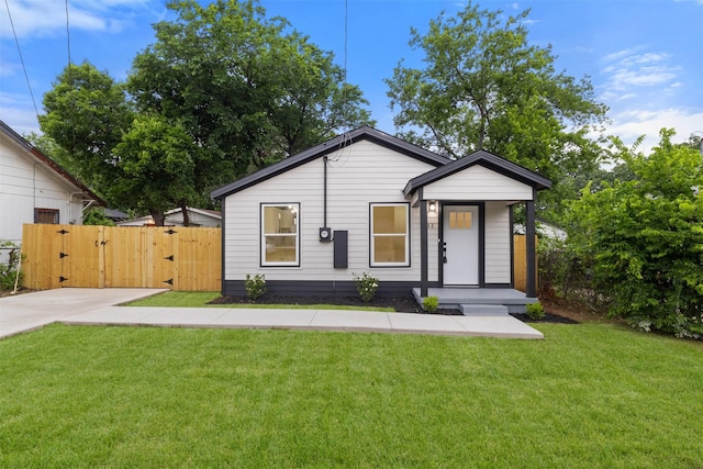 1832 Arch St, Fort Worth, TX 76105 - view of front facade with a gate