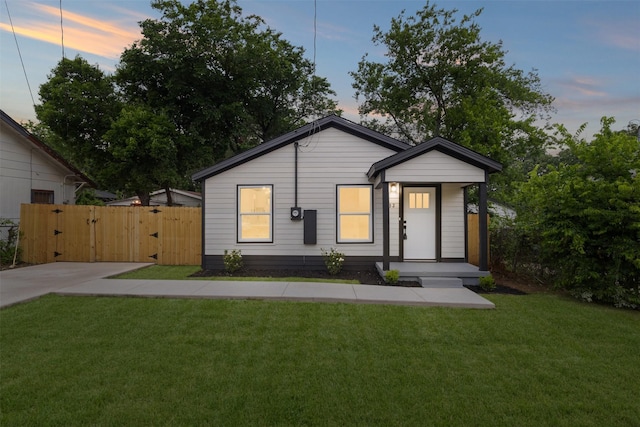 1832 Arch St, Fort Worth, TX 76105 - view of front of property with a gate and covered porch