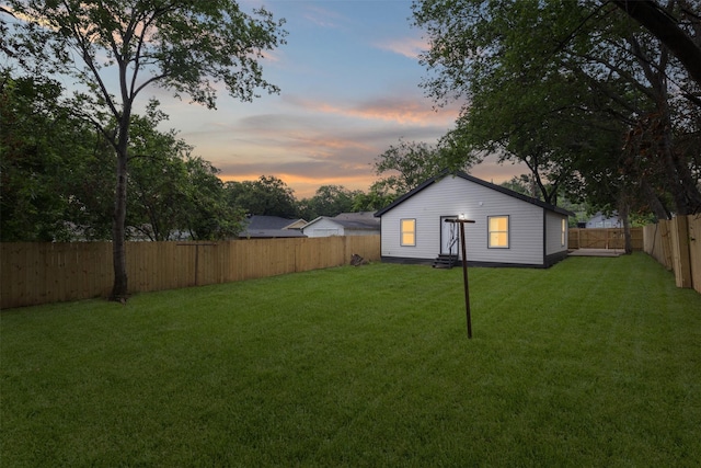 1832 Arch St, Fort Worth, TX 76105 - view of yard at dusk