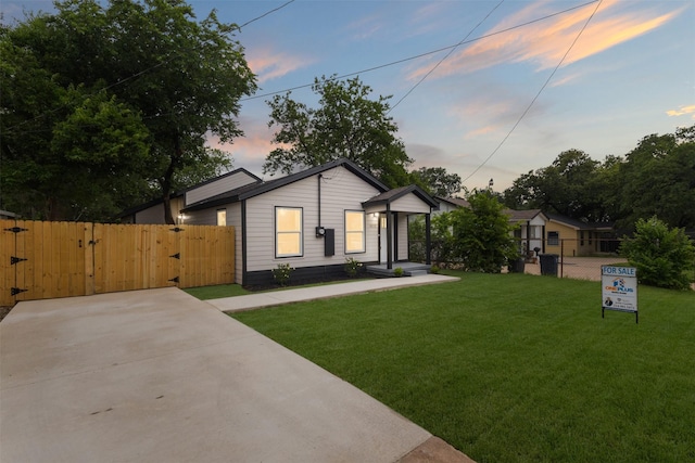 1832 Arch St, Fort Worth, TX 76105 - view of front facade featuring a gate