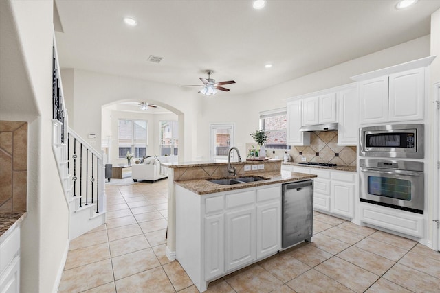 906 Cougar Dr, Allen, TX 75013 - kitchen with stainless steel appliances, a sink, under cabinet range hood, a ceiling fan, and light tile patterned floors