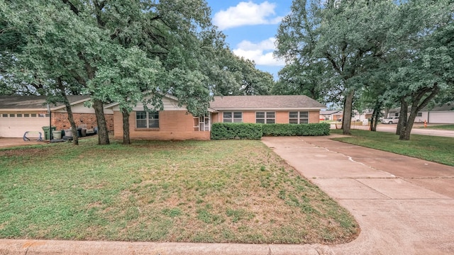 100 Oakhurst Dr, Hurst, TX 76053 - single story home featuring brick siding, driveway, and a front lawn