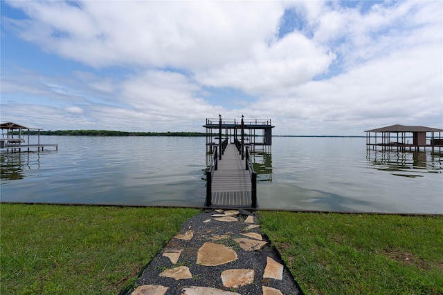 733 El Barco, Corsicana, TX 75109 - dock area featuring boat lift and a water view