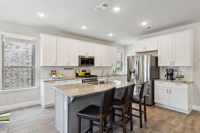 5909 Horsetail Dr, Mckinney, TX 75071 - kitchen with appliances with stainless steel finishes, a sink, backsplash, healthy amount of natural light, and recessed lighting