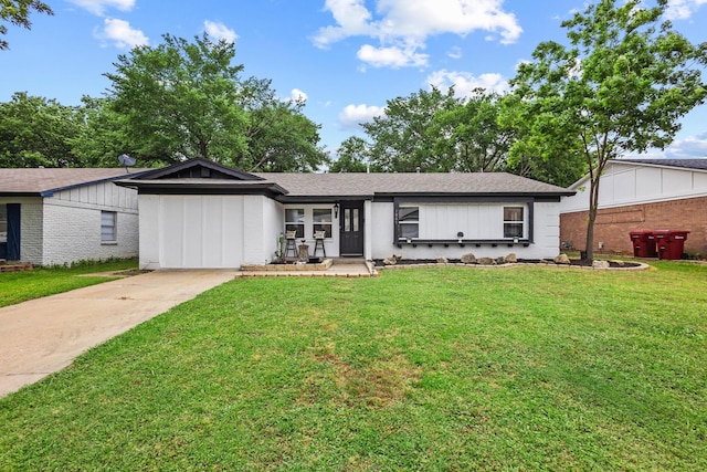 1807 W Belden St, Sherman, TX 75092 - view of front facade featuring driveway and a front lawn