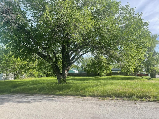 202 Strong St, Bowie, TX 76230