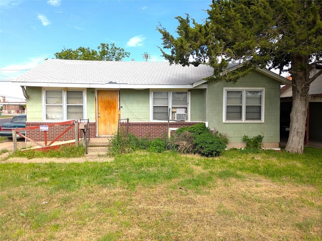 2214 N Woodland St, Amarillo, TX 79107 - view of front of property with a front yard