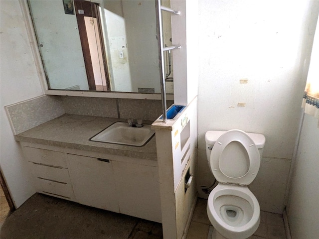 2214 N Woodland St, Amarillo, TX 79107 - half bath with toilet and vanity