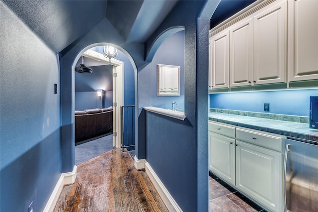 2306 Autumn Run Ct, Cedar Hill, TX 75104 - bathroom with beverage cooler, vanity, baseboards, and a textured wall