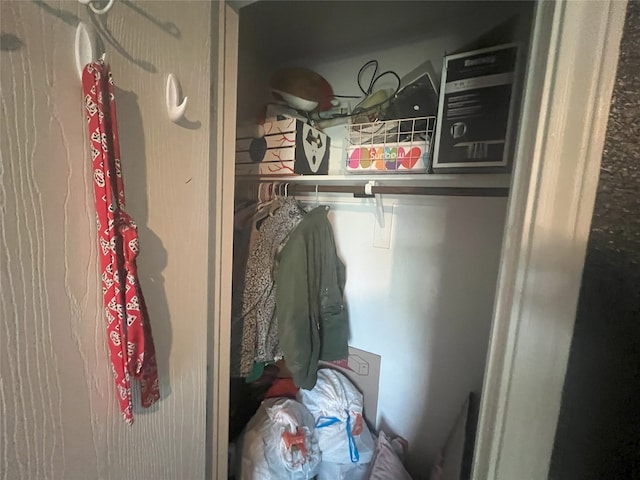 306 Valley Lake Ct, Springtown, TX 76082 - view of closet