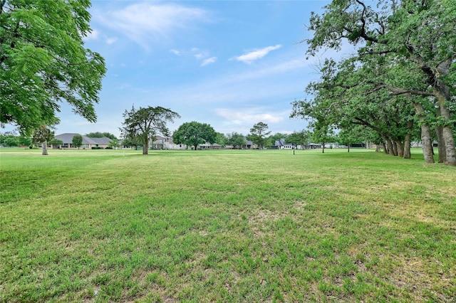 912 Kiowa Dr W, Lake Kiowa, TX 76240 - view of grassy yard