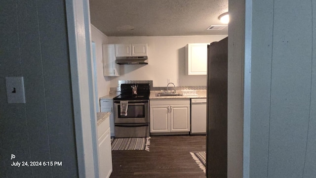 8278 Circle Dr, Kemp, TX 75143 - kitchen featuring stainless steel range with electric stovetop, under cabinet range hood, dishwasher, dark wood-style floors, and light countertops